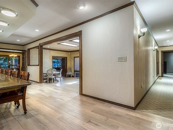 4th image of 1134 Abbott Road