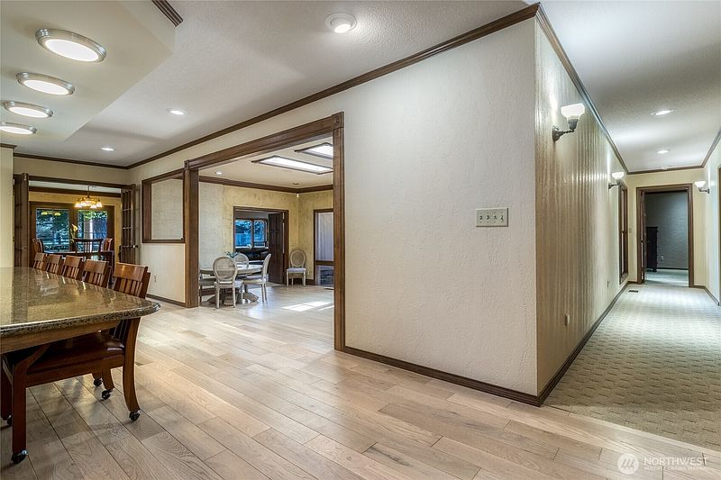 4th image of 1134 Abbott Road