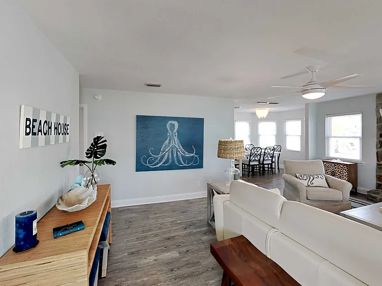 304 W 8th St #1 — Photo 9