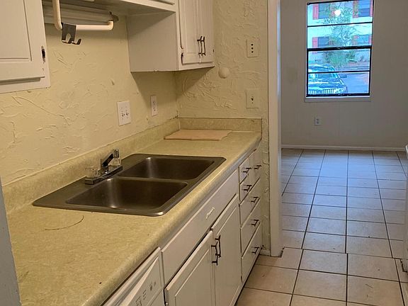 3rd image of 400 William Hilton Pkwy APT 113