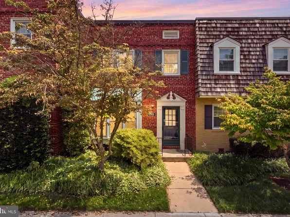 6735 Kenwood Forest Ln #40, Chevy Chase, MD 20815