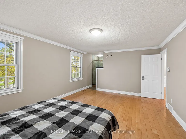 3162 Woodroffe Ave — Photo 23