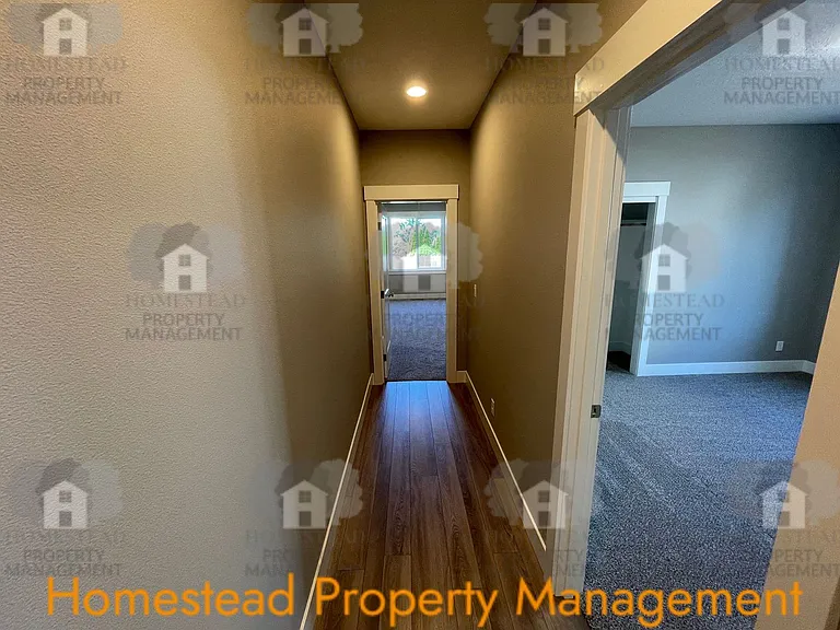 463 NE Cedar St — Photo 17