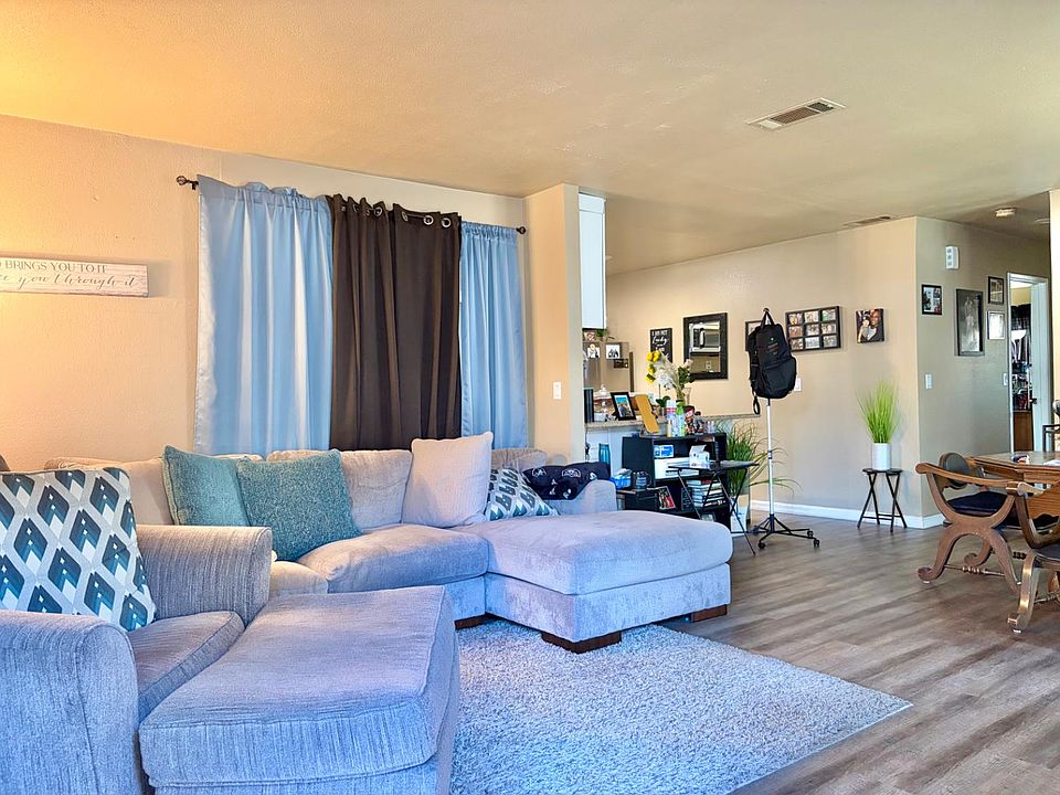 1st image of 2812 Village Green Ct Unit 39