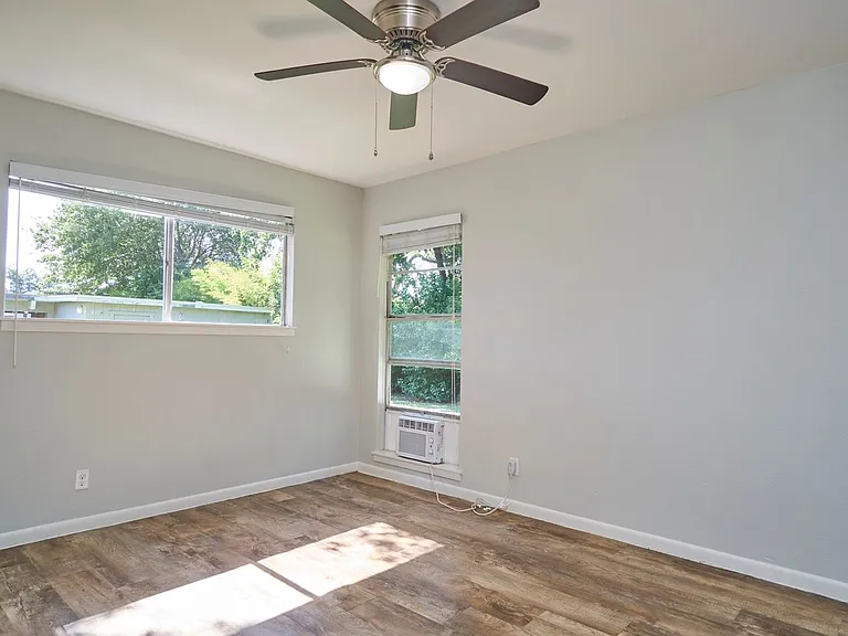 110-122 San Angelo Blvd #118 — Photo 24