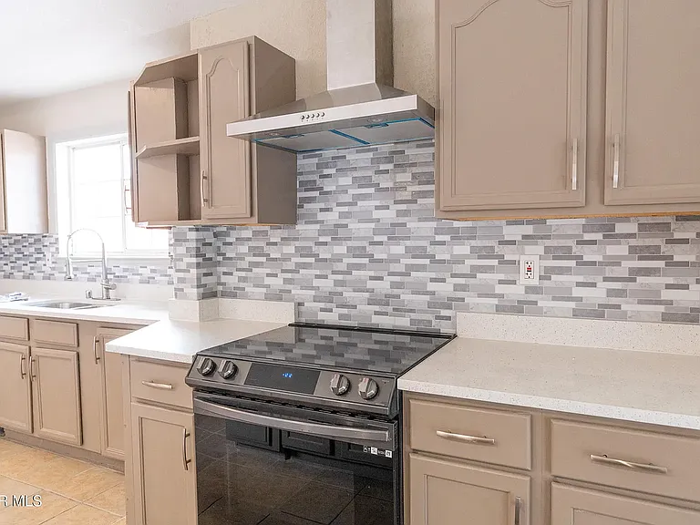1338 John Phelan Dr — Photo 26