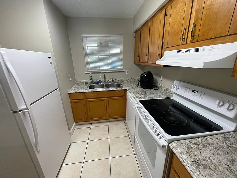 6913 Cherry St — Photo 3