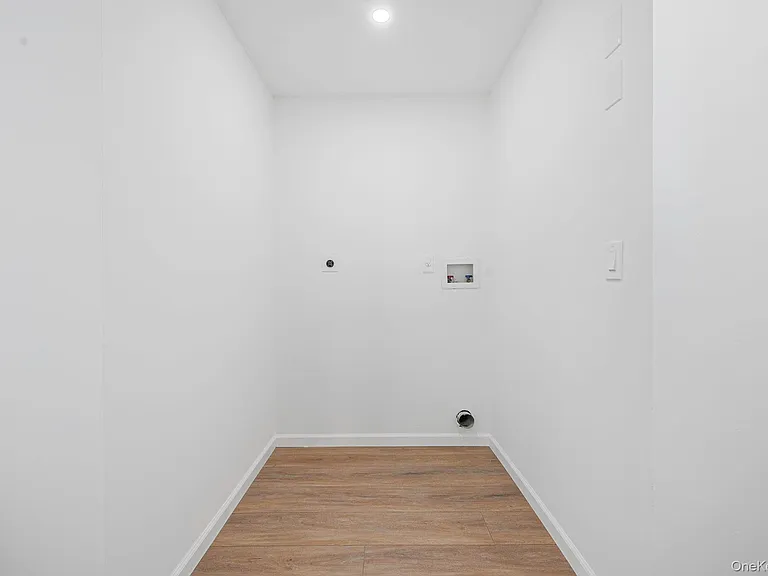 655 Post Ave — Photo 16