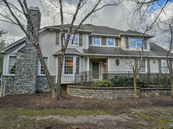 50 Schindler Ct, Upper Saddle River, NJ 07458