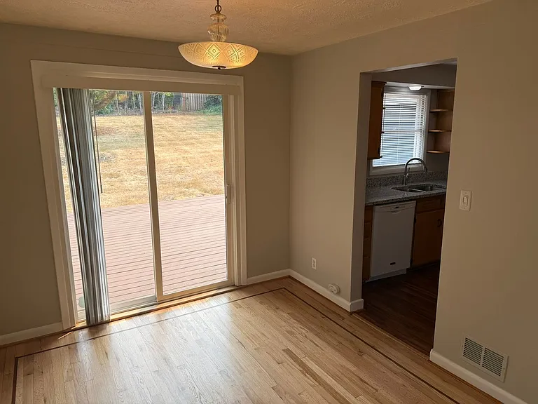 2530 Summer St SE — Photo 6