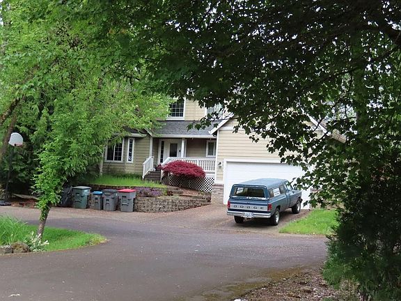 3rd image of 1685 NE Hoffman Dr