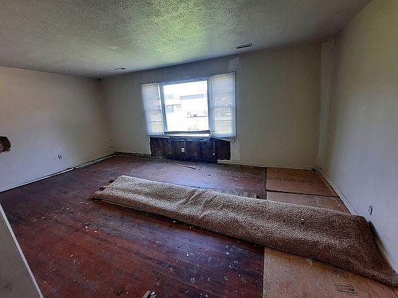 4th image of 268 W Shannon Ln
