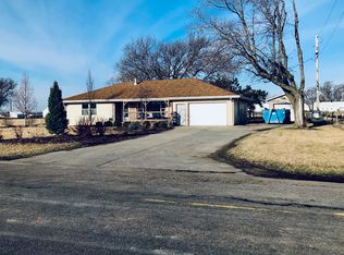 910 S 262nd St, Waterloo, NE 68069