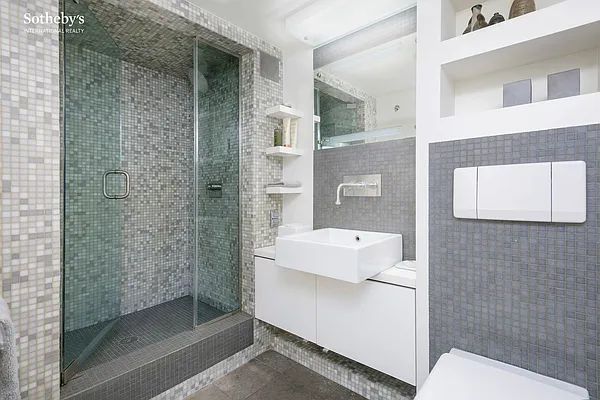 Sold by Sotheby's International Realty | media 11