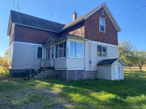 40259 Lower Pike River Rd, Chassell, MI 49916