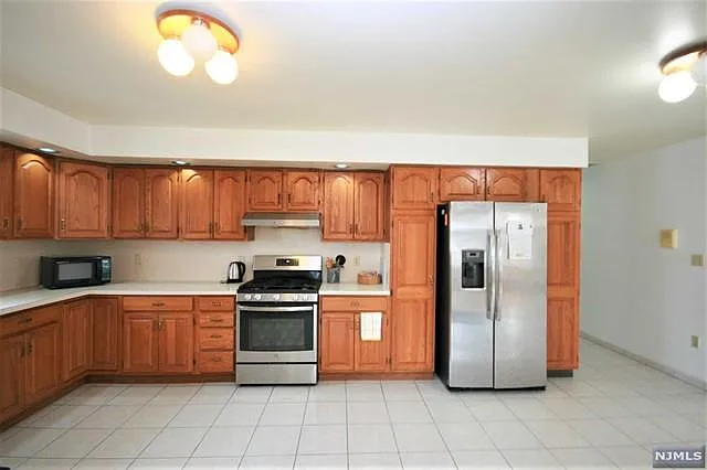 31 Marion Ave #2 — Photo 5
