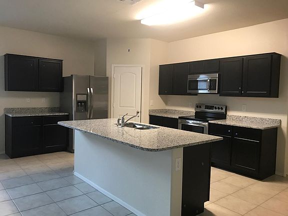 2nd image of 2833 W Huntington Dr