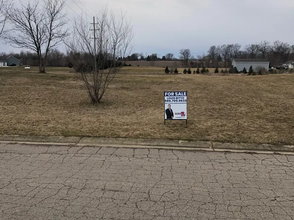 27 Adelines Way, Fowlerville, MI 48836