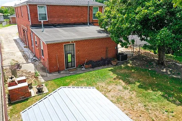 3 bed, 2.0 bath, 1595 sqft, $1,750 — Photo 3