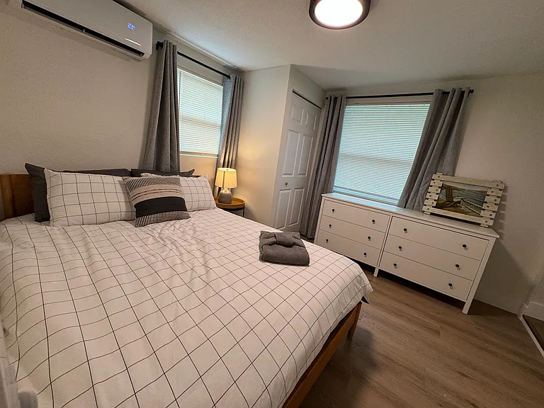 1076 Philippe Pkwy #B — Photo 8