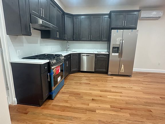 3rd image of 125 Bay 8 St #3
