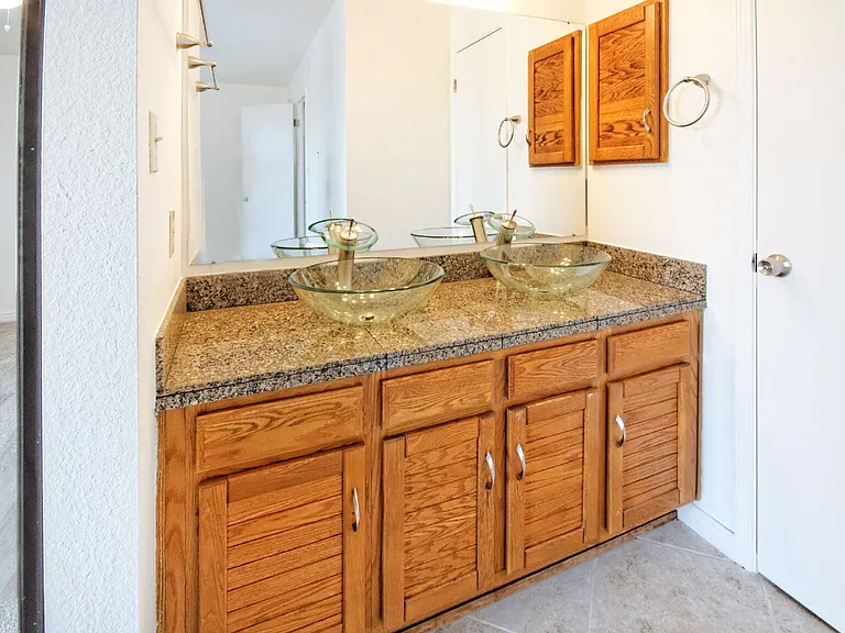 4542 Pyrite Ct NE — Photo 10