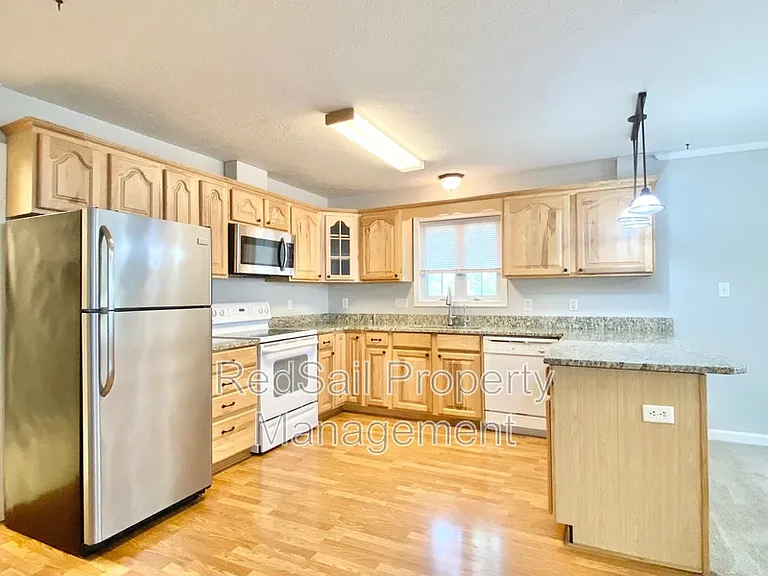 102 Thunderbird Ln — Photo 10
