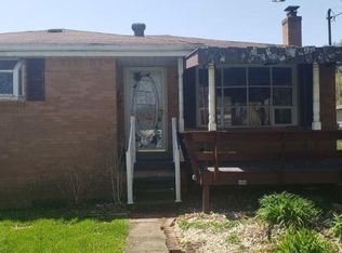 119 1st St, Bridgeport, OH 43912