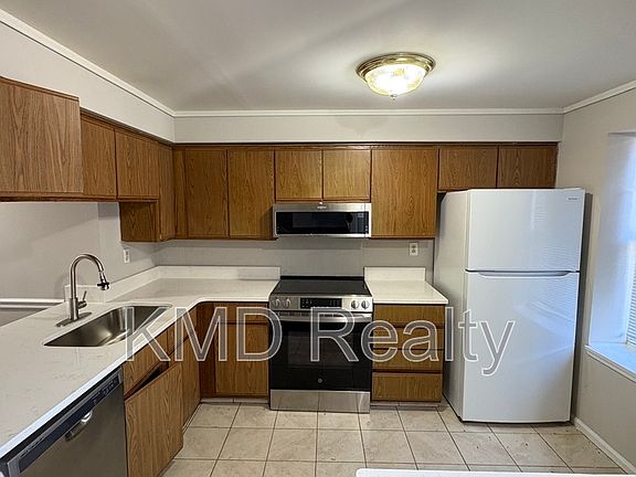 4th image of 9616 Vinca Cir APT B