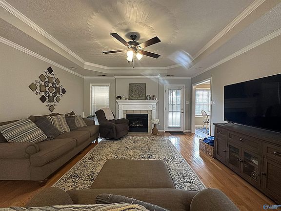 3rd image of 9 Madison Ln