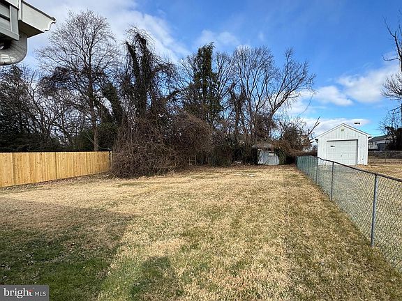 4th image of 2716 Alderwood Ave