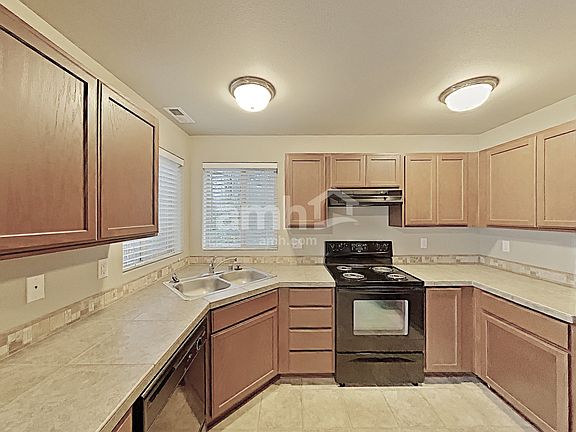 4th image of 1825 189th Street Ct E