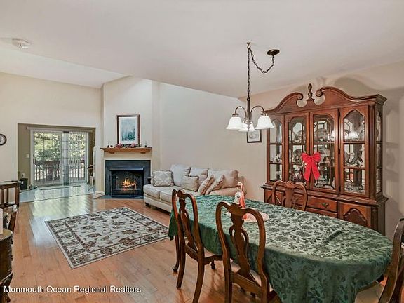 5th image of 44 Cherrywood Cir