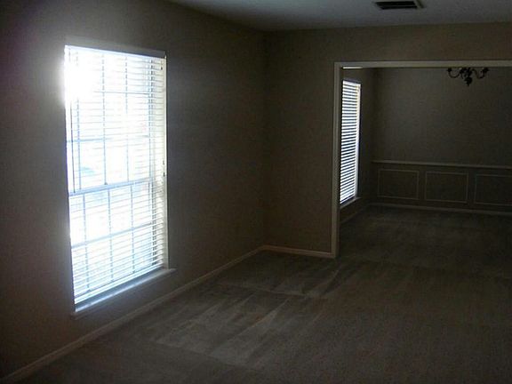 3rd image of 806 Thornwick Dr
