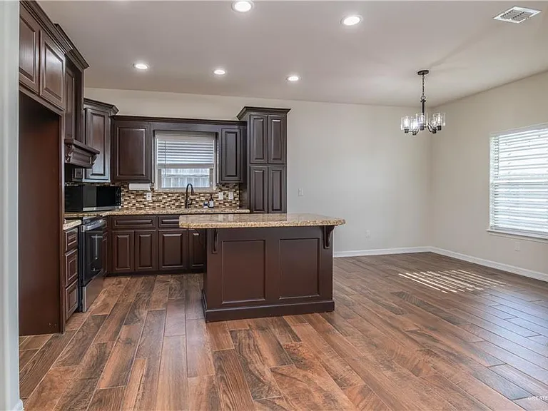 2324 Lupita St — Photo 6