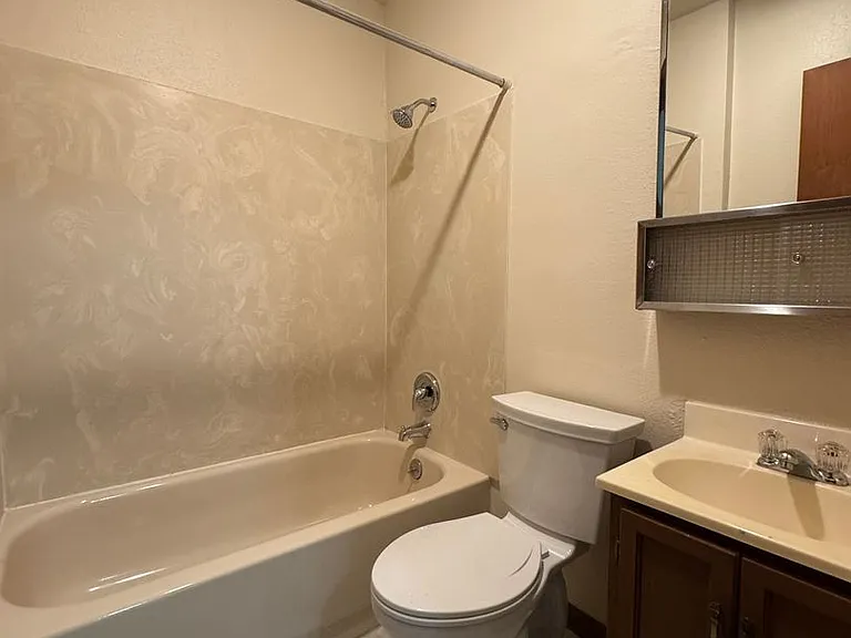 Regis Apartments — Photo 12