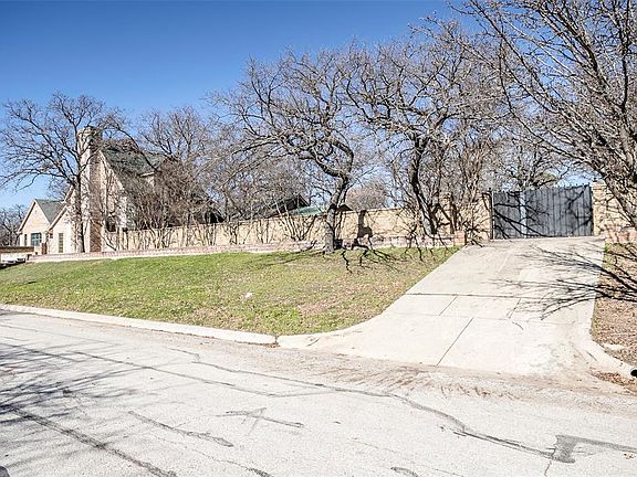 2nd image of 505 Lake Crest Pkwy