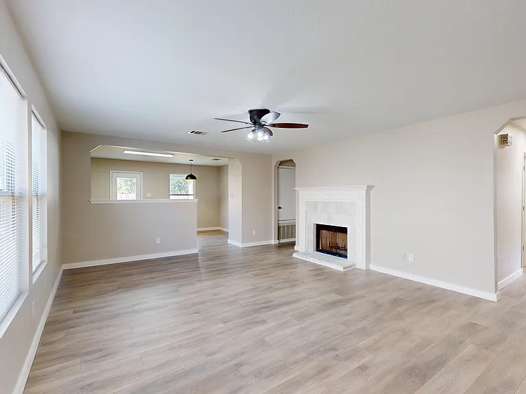 145 S Willow Way — Photo 4
