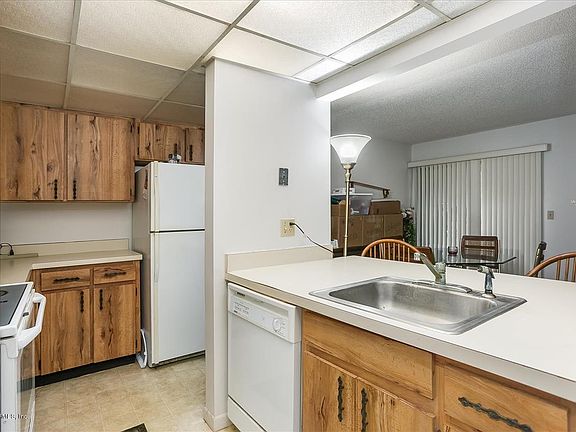 5th image of 40 Alcira Ct