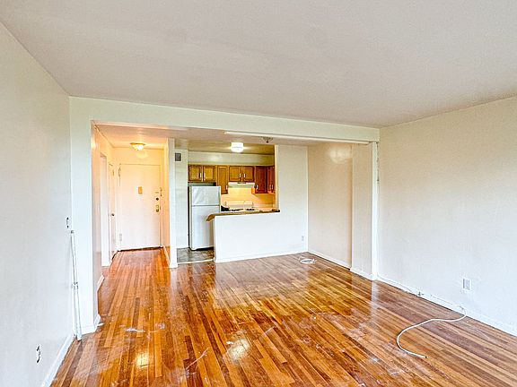 2nd image of 800 Victory Blvd APT 5K