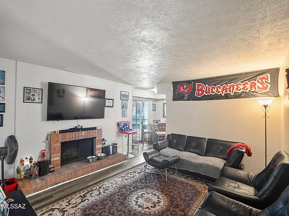 3rd image of 1620 N Wilmot Rd #Roade260