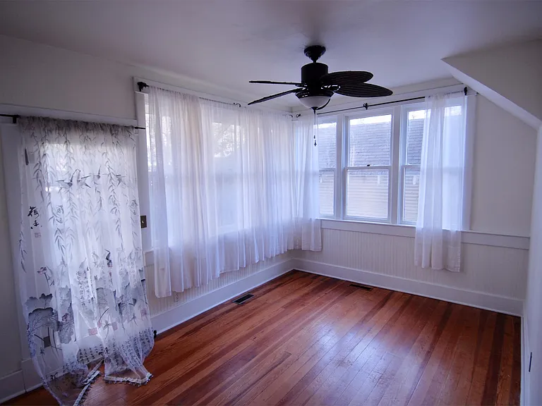 330 N Rollston Ave — Photo 6