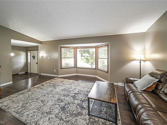4th image of 6195 6th Ave