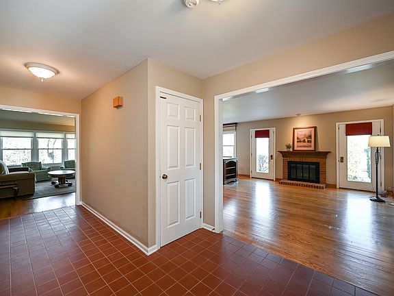 5th image of 1015 Creekside Dr