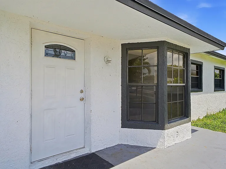 1060 SW 5th Ter — Photo 25