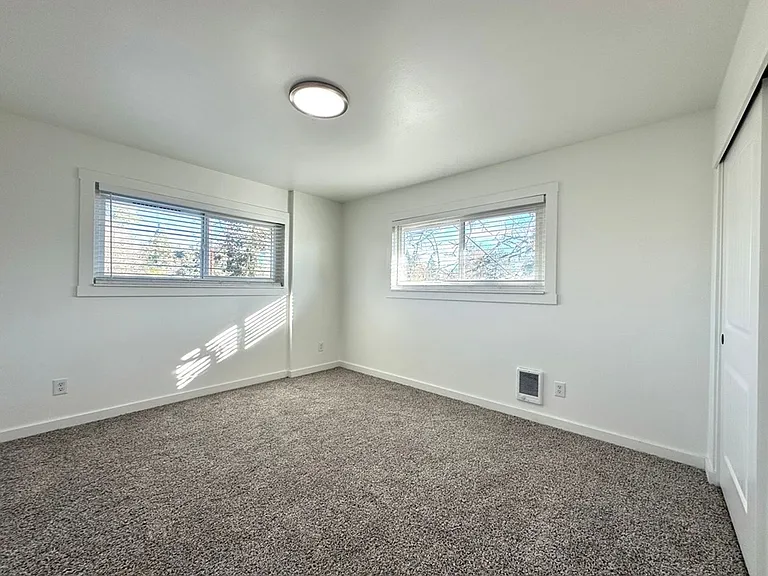 J3 Apartments — Photo 8