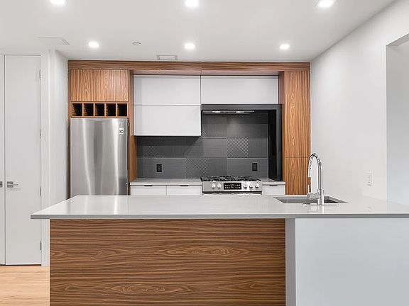 4th image of 3707 Blackstone Ave #303