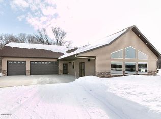 18044 Meadows Cir, Audubon, MN 56511