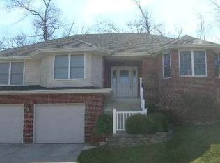 1045 Roseridge Cir, Jefferson City, MO 65101