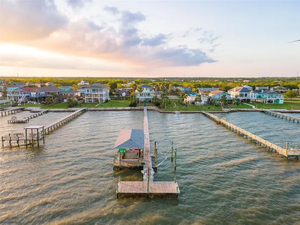 1617 Dick Bay Dr, San Leon, TX 77539